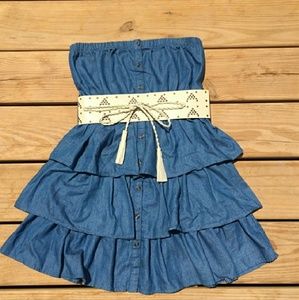 Ruffled tube top with cute belt.